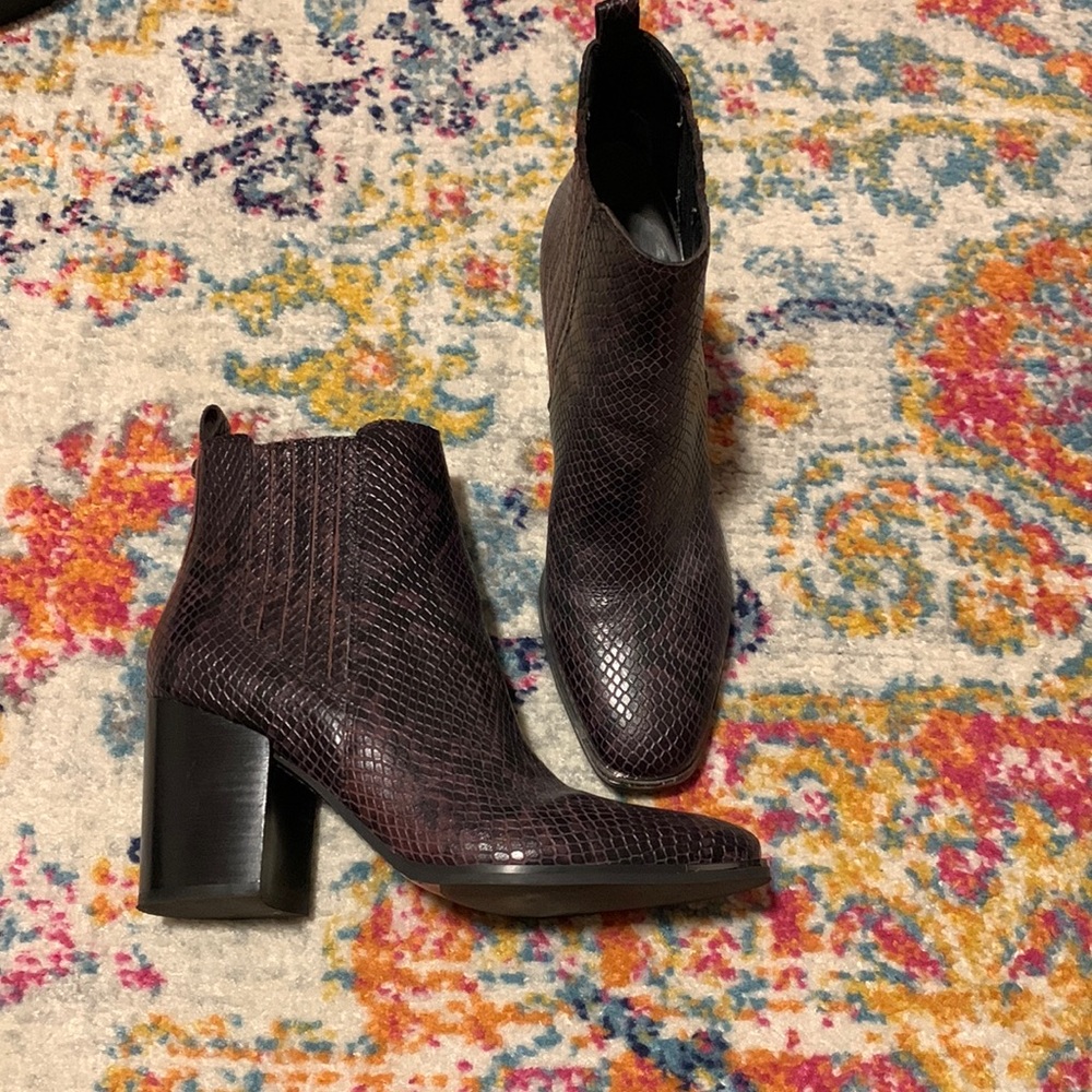 Marc Fisher Heeled Boots Sz 9 burgundy snakeskin